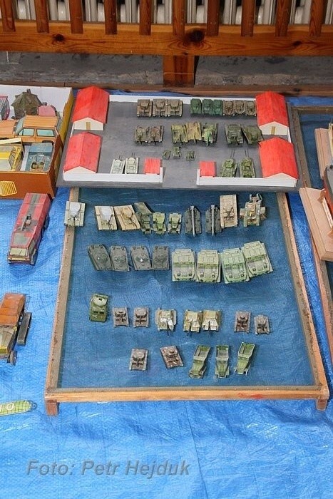 Papírový velbloud 2011