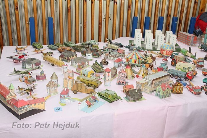 Papírový velbloud 2011