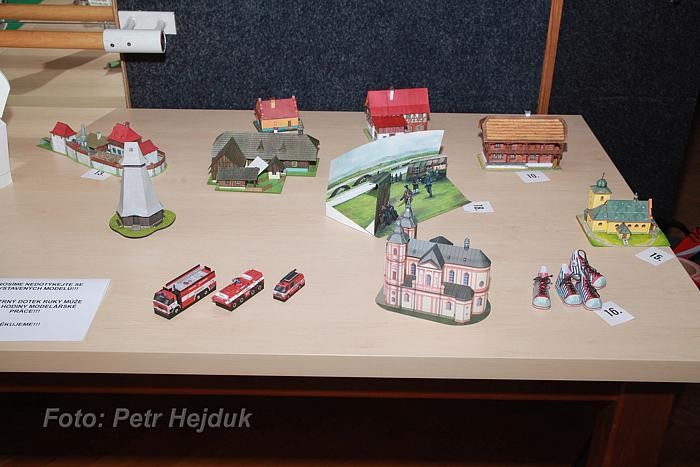 Papírový velbloud 2012