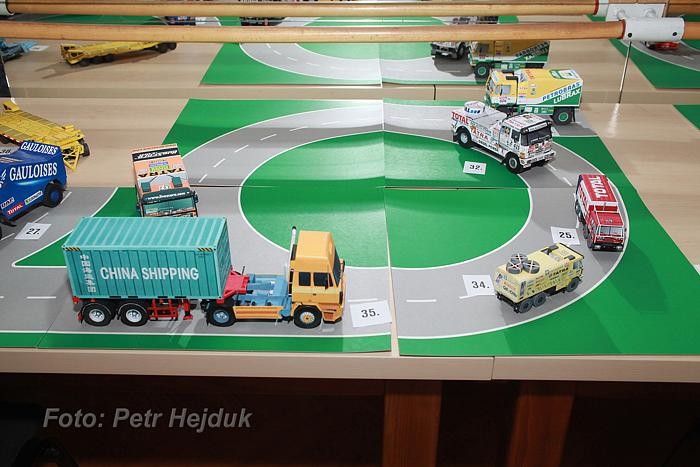 Papírový velbloud 2012